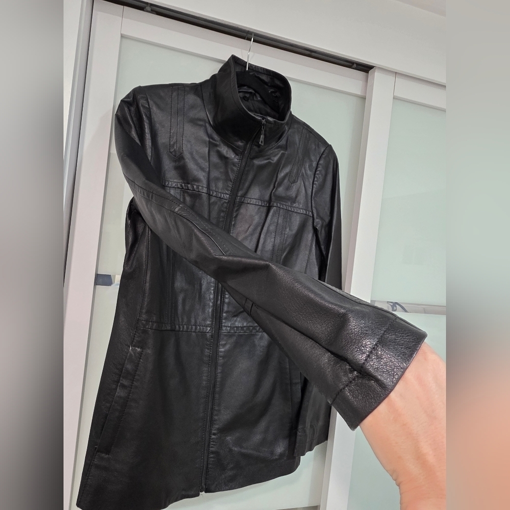 Danier Women's Black Leather Jacket - Picture 7 of 16